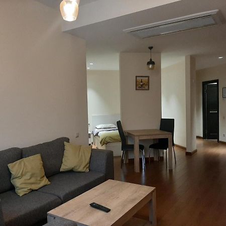 Pride Properties Welcomes You At 17 Buzant St 11-166 Yerevan Armenia Kültér fotó